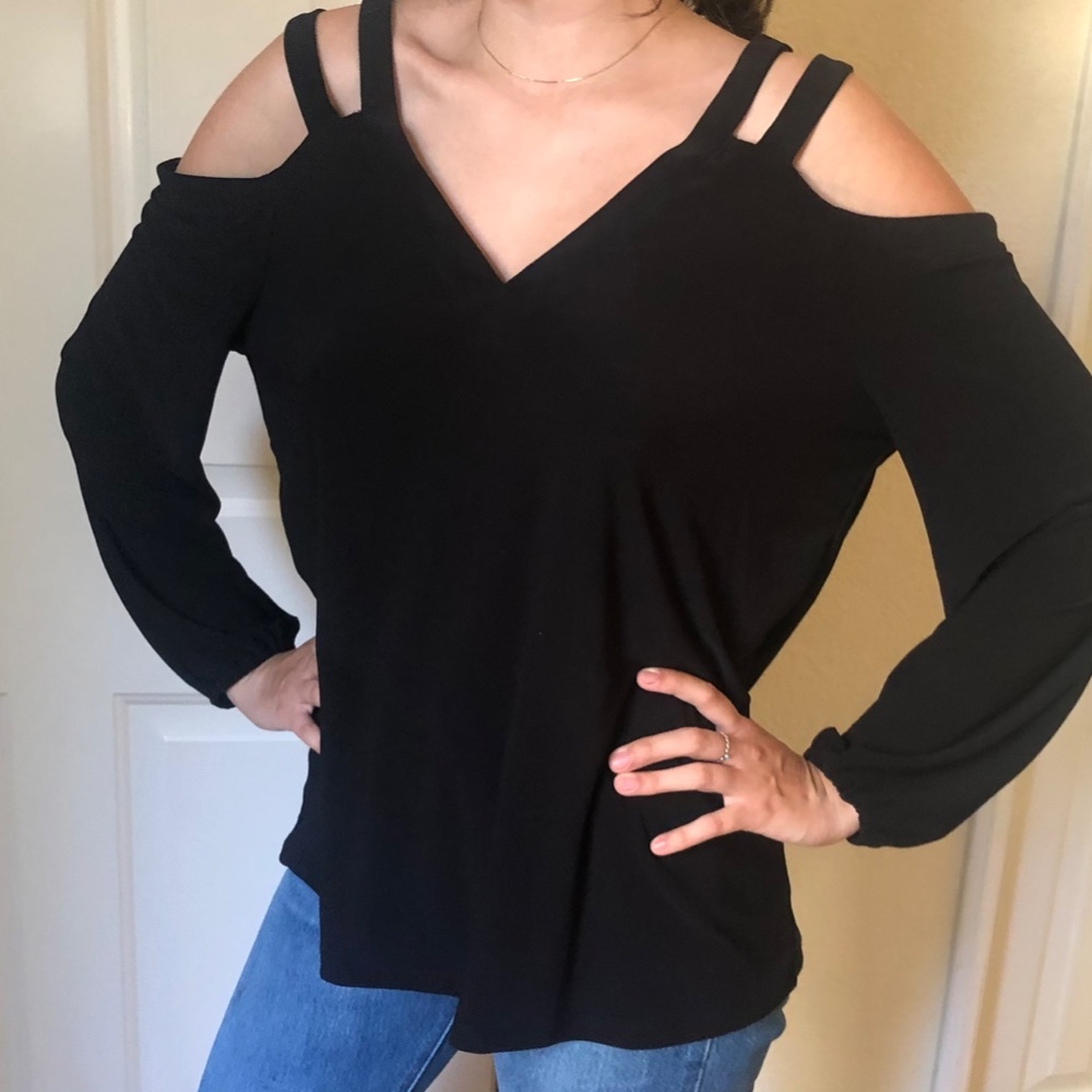 BRAND NEW NEVER WORn Cutout Cold-Shoulder Top
